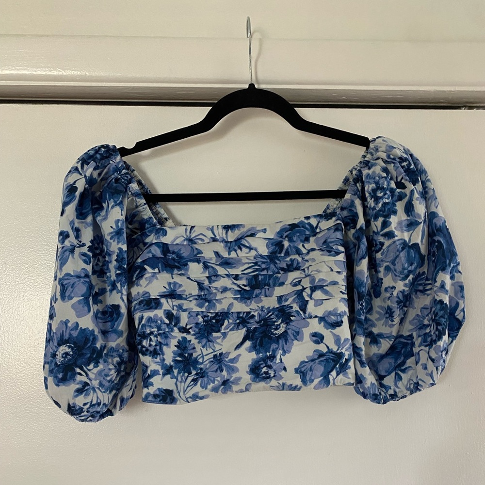 Abercrombie Coastal Style Pleated Puff
Sleeve Blue Top Size Small